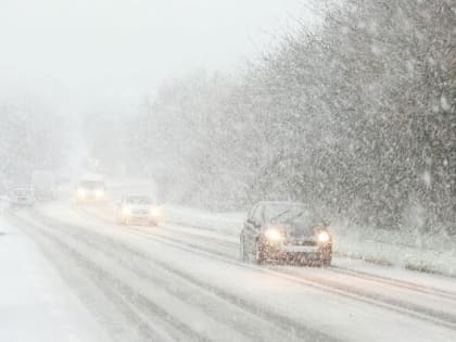 Автовладельцев призывают перейти на зимнюю резину и быть осторожными на дорогах