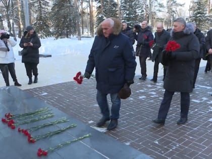 В Костроме у мемориала «Вечный огонь» почтили память павших героев