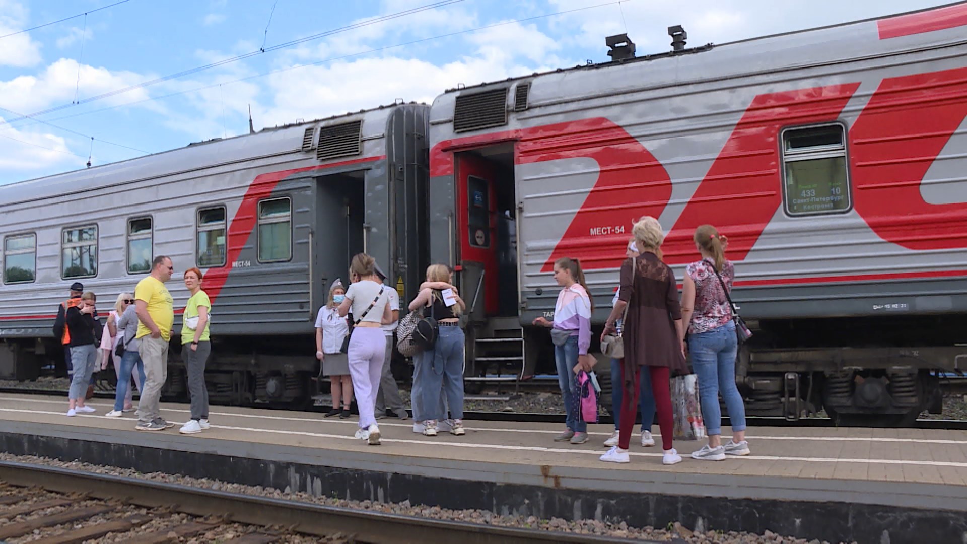 Новый поезд кострома. Поезд Кострома. Дети в электричке. Пригородный поезд Кострома. Поезда для детей.