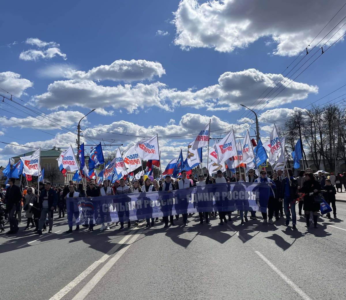 Новости демонстраций. Первомайская демонстрация в Костроме. Демонстрация в Костроме 1 мая. Первомайская праздничная демонстрация. Демонстрация в городах России.