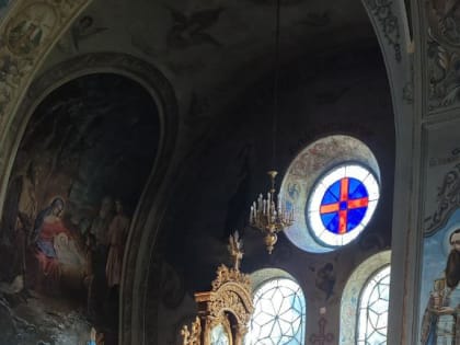 Сегодня во всех храмах Славянского района проходят праздничные богослужения в честь Сретения Господня.