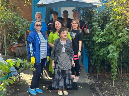 Очистка территории: волонтеры помогают жителям Краснодара