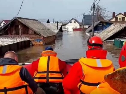 В России продолжают эвакуировать людей из подтопленных территорий