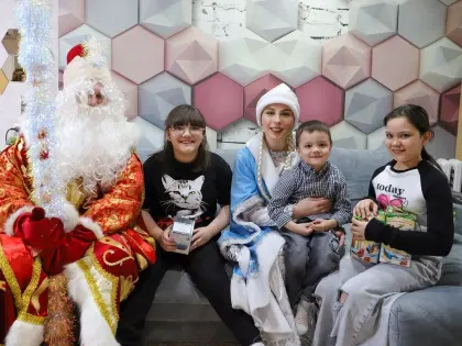 Еще двое детей получили новогодние подарки от губернатора Краснодарского края