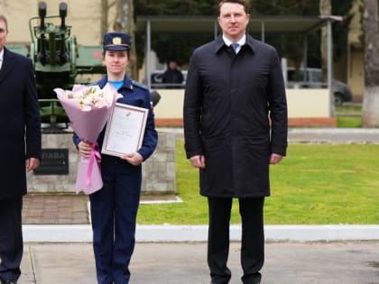 В День защитника Отечества глава Сочи Алексей Копайгородский и председатель Городского Собрания Сочи Виктор Филонов поздравили командиров и военнослужащих в военном городке зенитчи