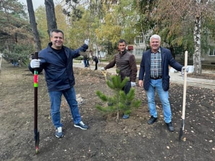 Депутат Горячего Ключа участвует в высадке деревьев