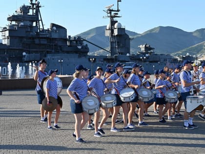 В День молодежи в Новороссийске прошли выставки, конкурсы, мастер-классы, концерт и презентация молодежного маскота города-героя