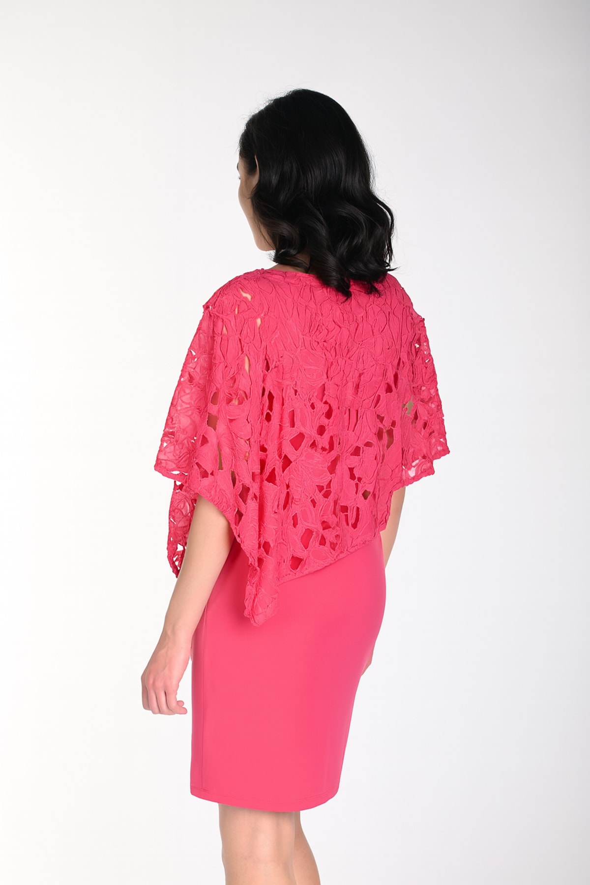 Eliana — robe courte droite cape guipure