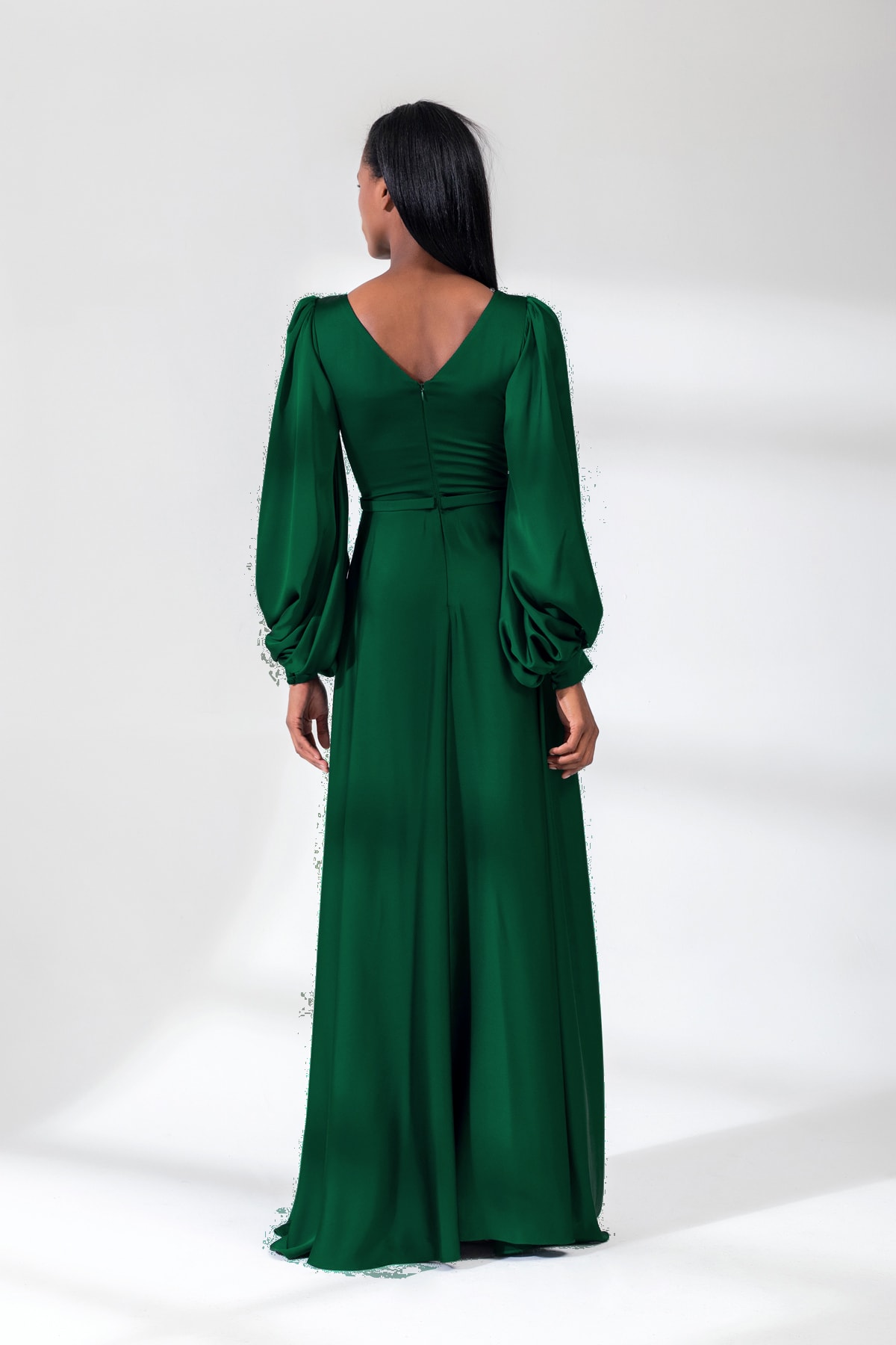 Elizabeth — robe longue fluide satin manches longues