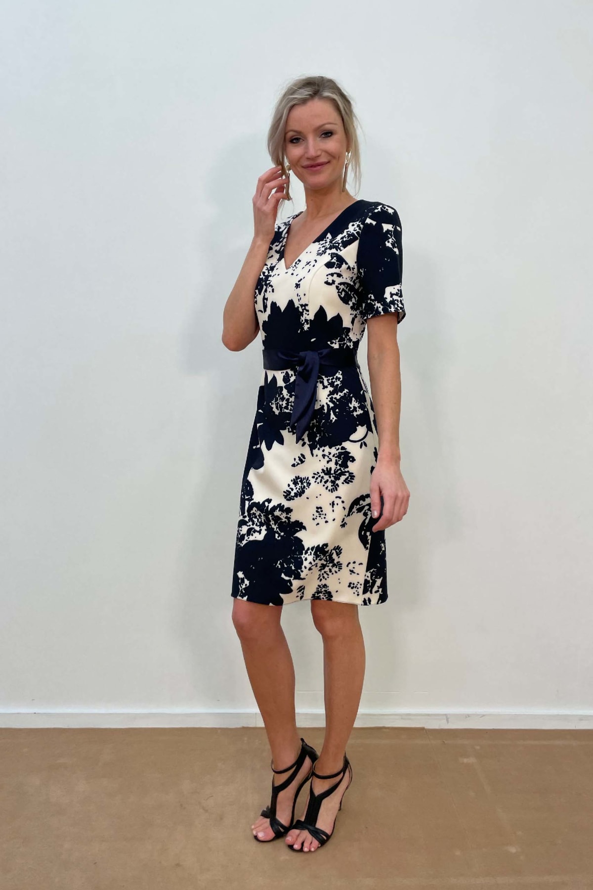 Maryline — robe tailleur Linea Raffaelli imprimé bleu marine veste courte