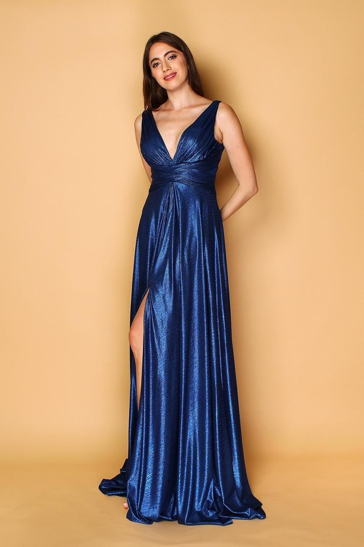 Gabriella — robe longue évasée plissé scintillant irisé décolleté V