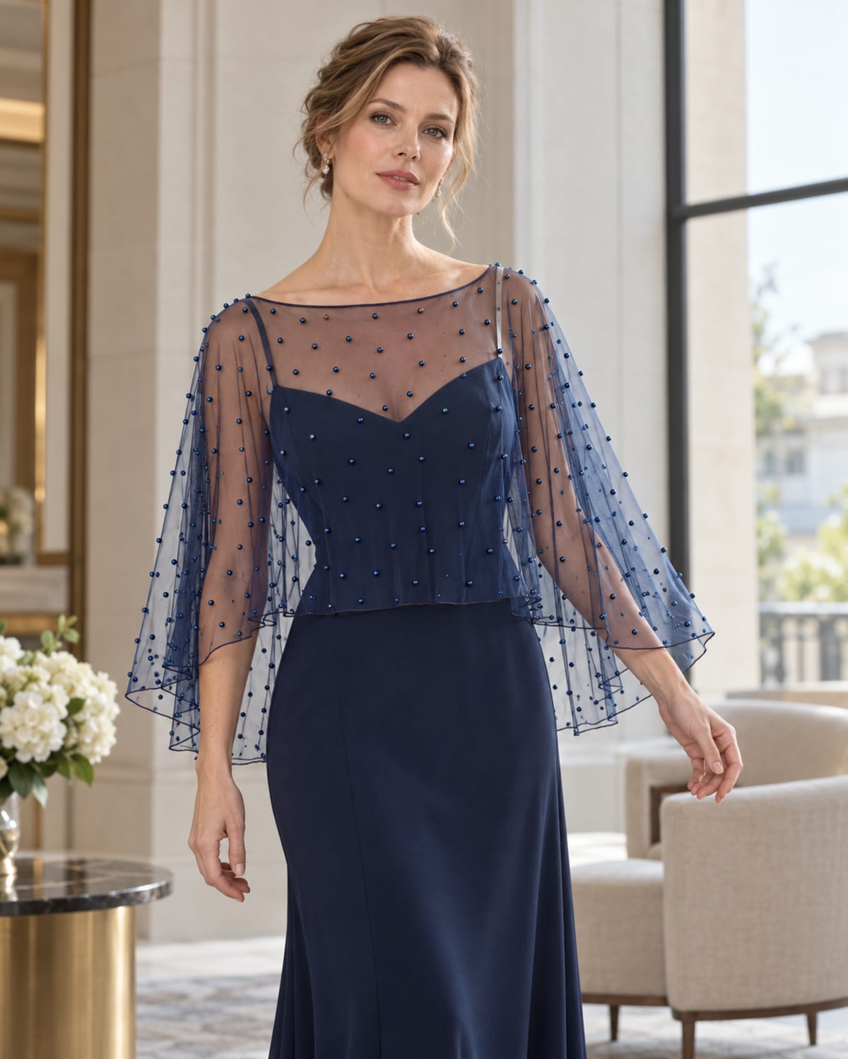 Cape courte en tulle bleu marine transparent ornée de perles
