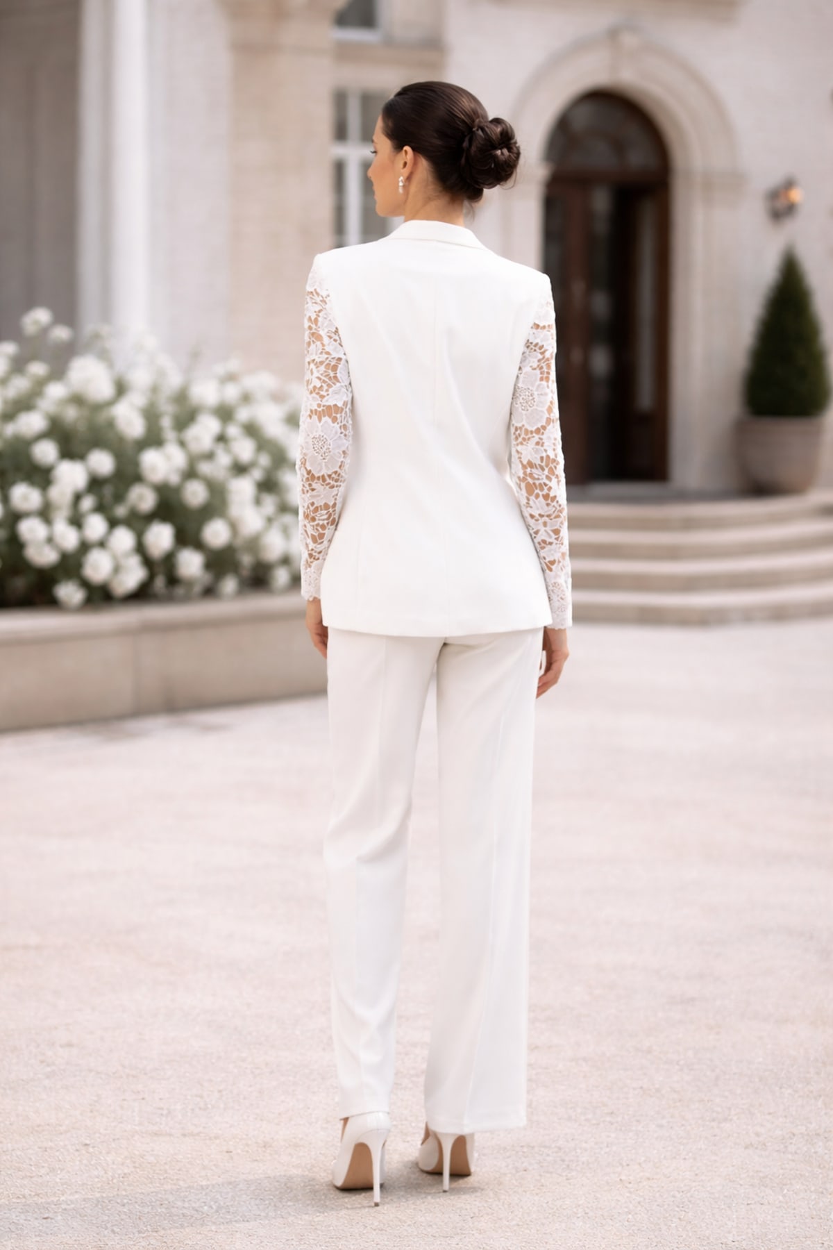 Veste Gloria tailleur cintrée col tailleur revers crantés dentelle manches