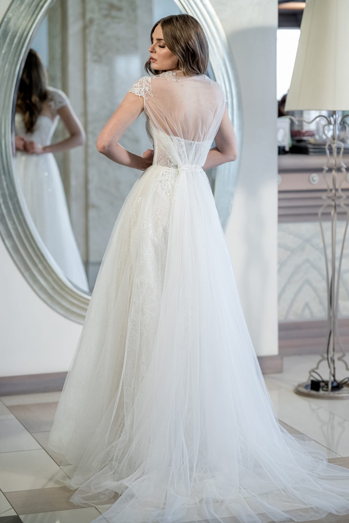 Robin — robe mariée bustier dentelle perles sequins manteau cape
