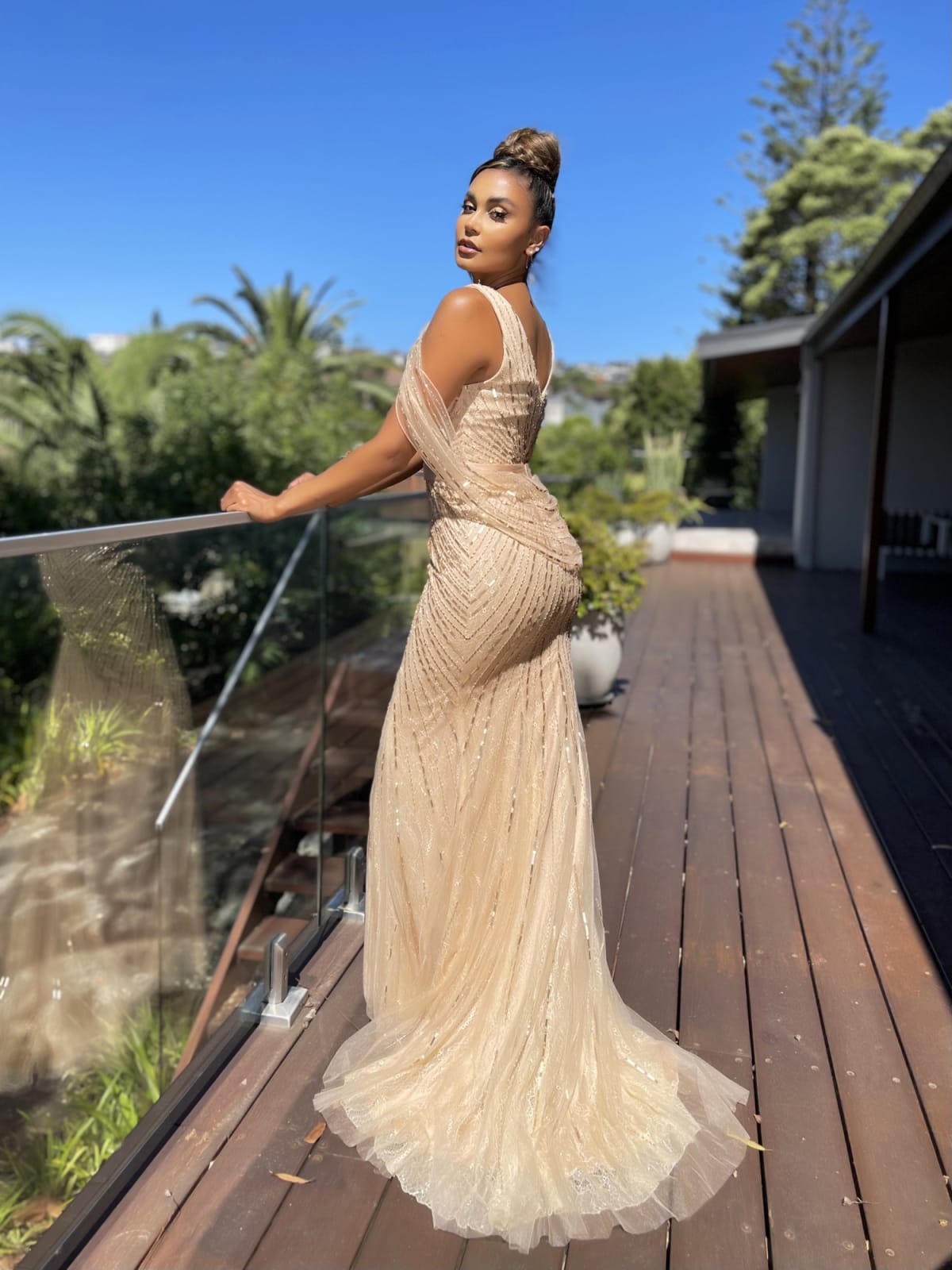 Aloïs — robe longue fourreau dentelle perles sequins ceinture satin