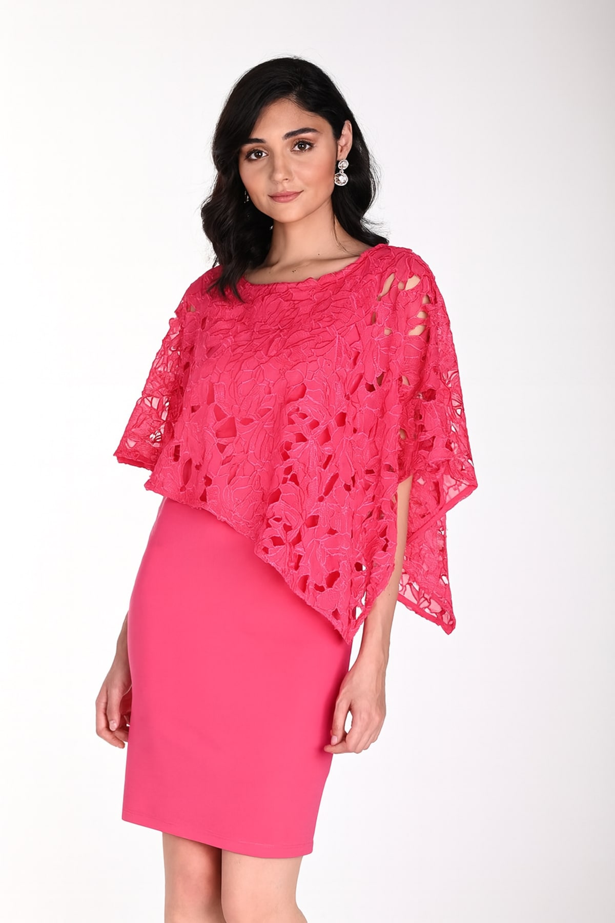 Eliana — robe courte droite cape guipure