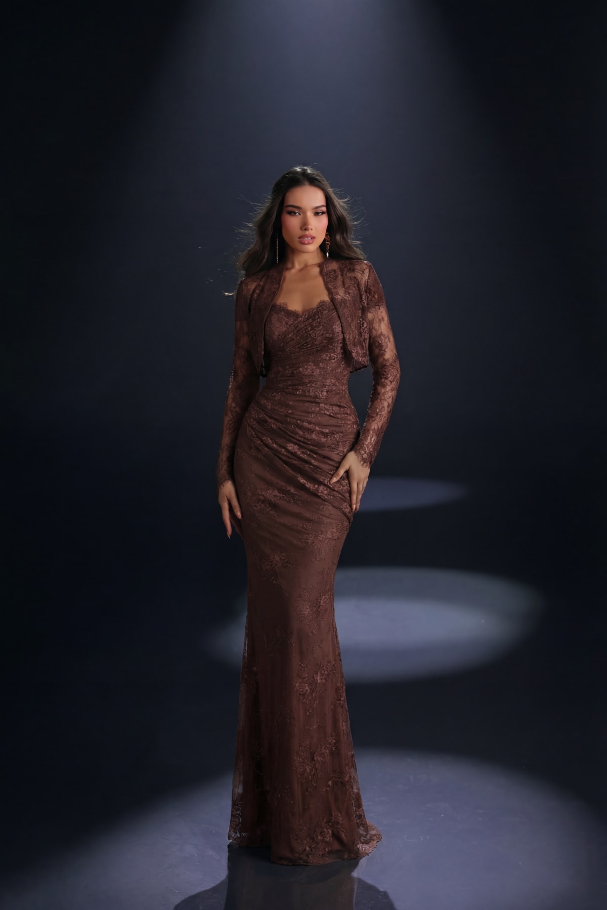 Noémy - Robe longue sirène en dentelle marron avec boléro assorti