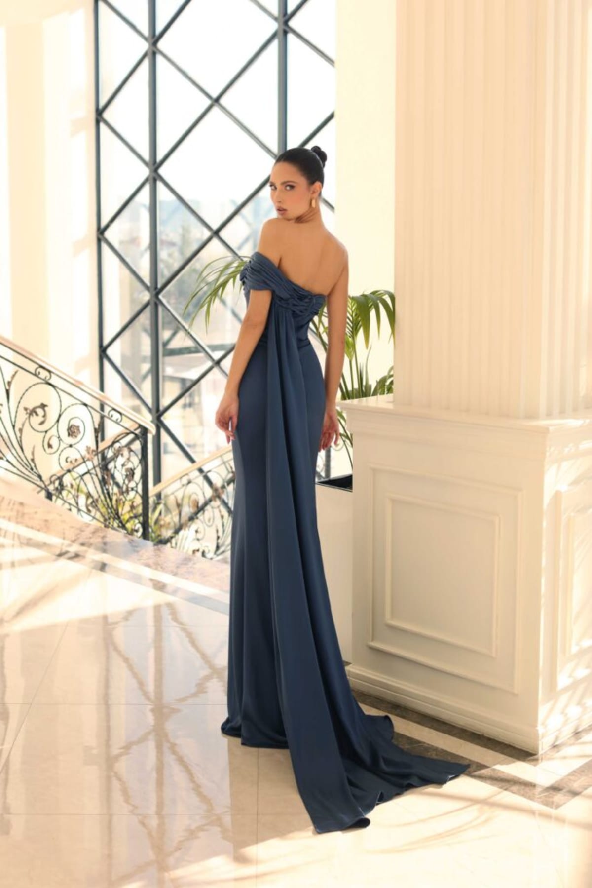 Léna — robe longue bustier asymétrique plissé cape-traîne