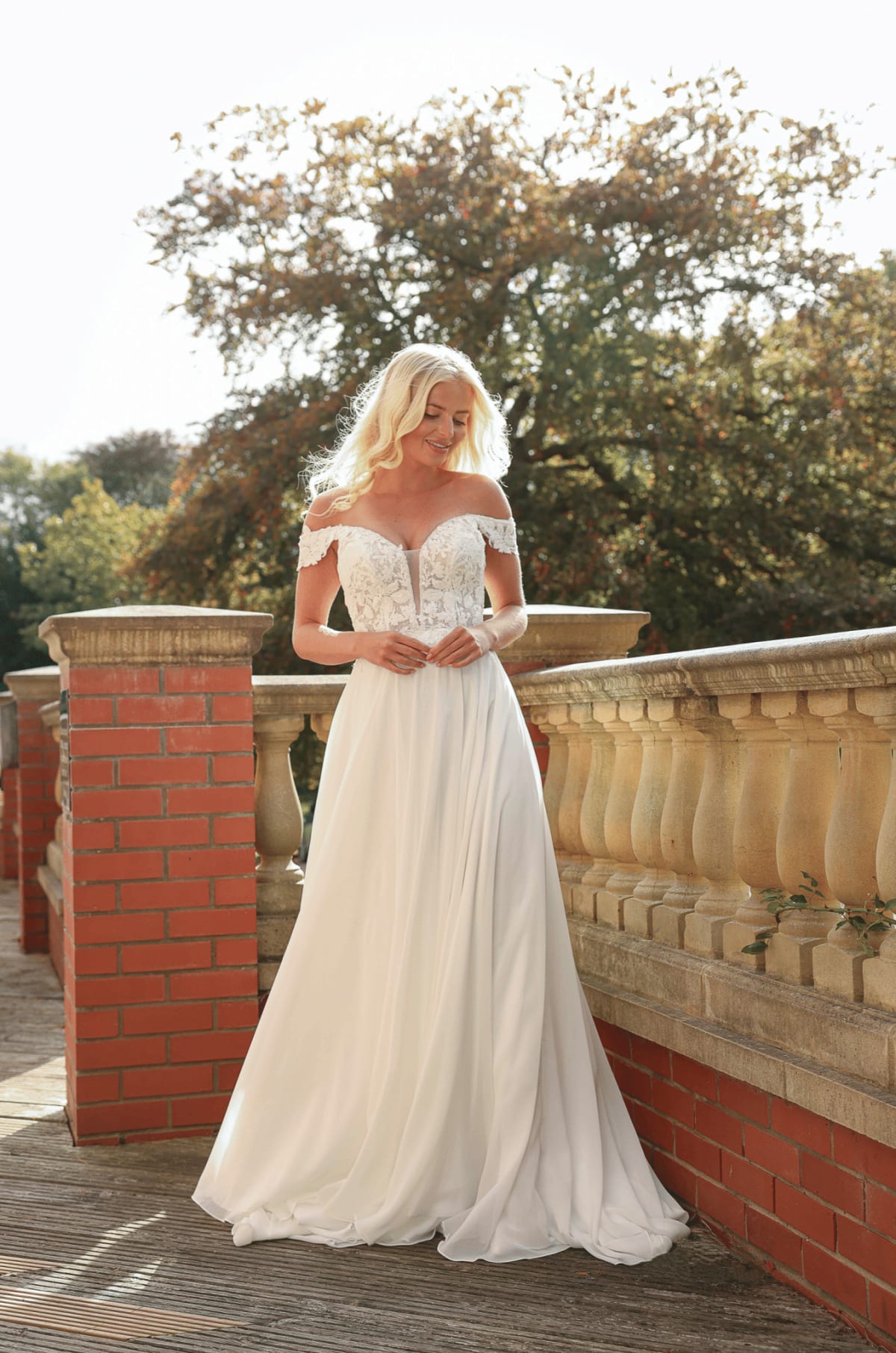 Angelica robe longue bustier dentelle perles mousseline