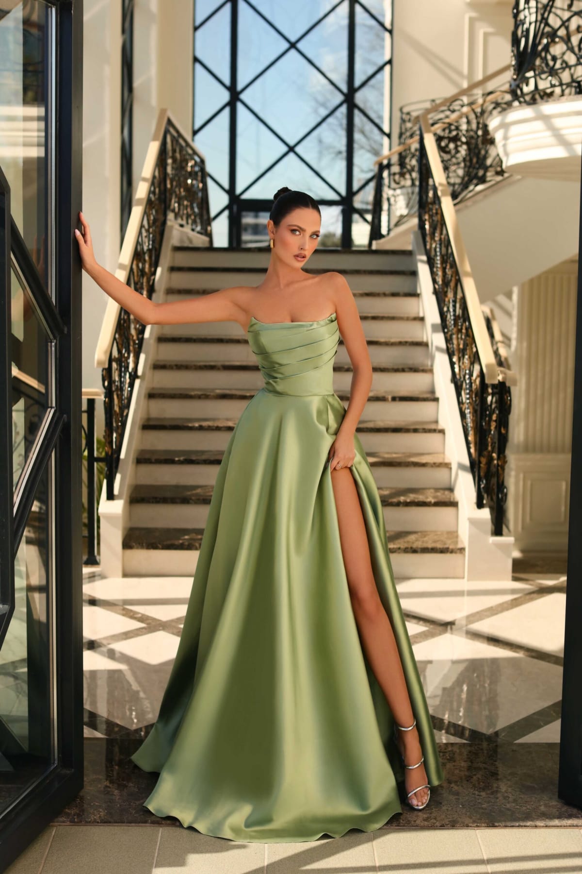 Louana — robe longue bustier drapé satin fendue