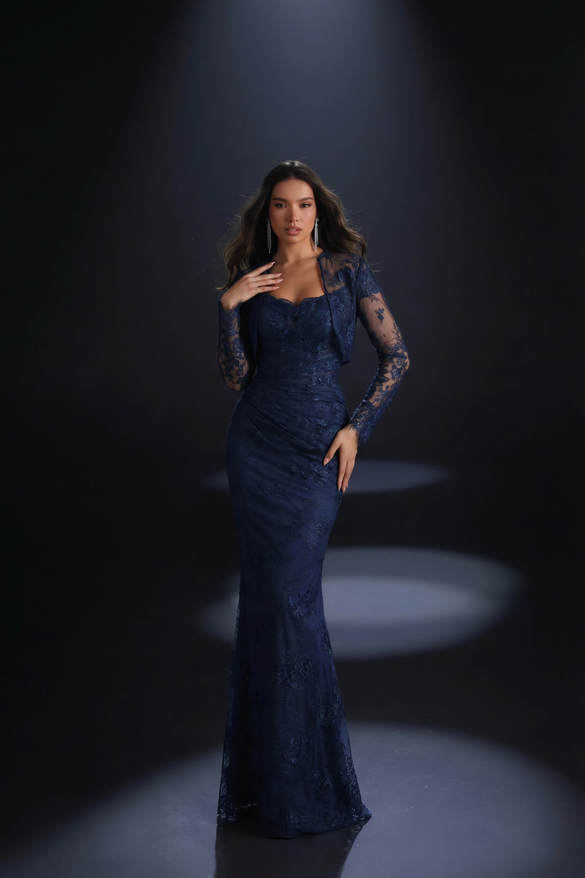 Noémy - Robe longue sirène en dentelle bleu marine avec boléro assorti