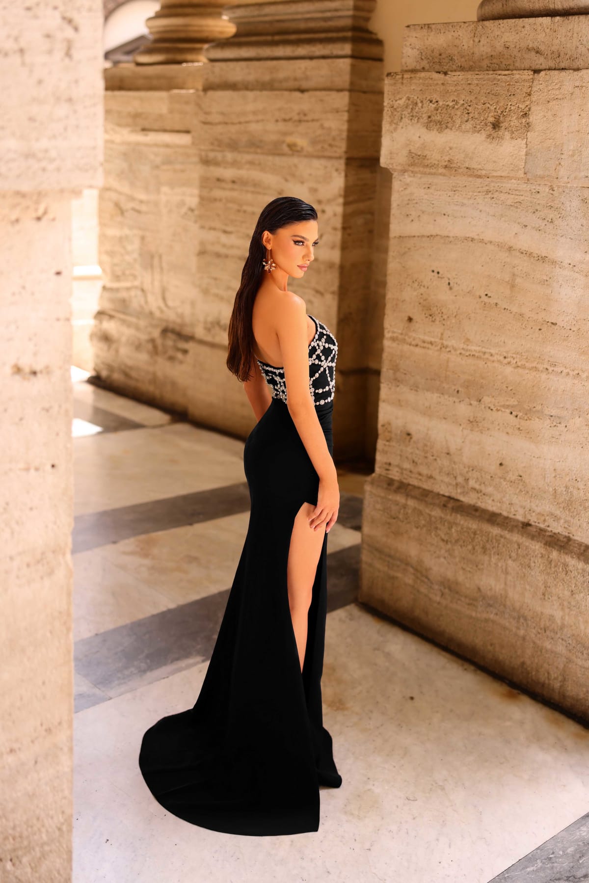 Leni — robe longue sirène bustier strass corsage baleiné fente latérale