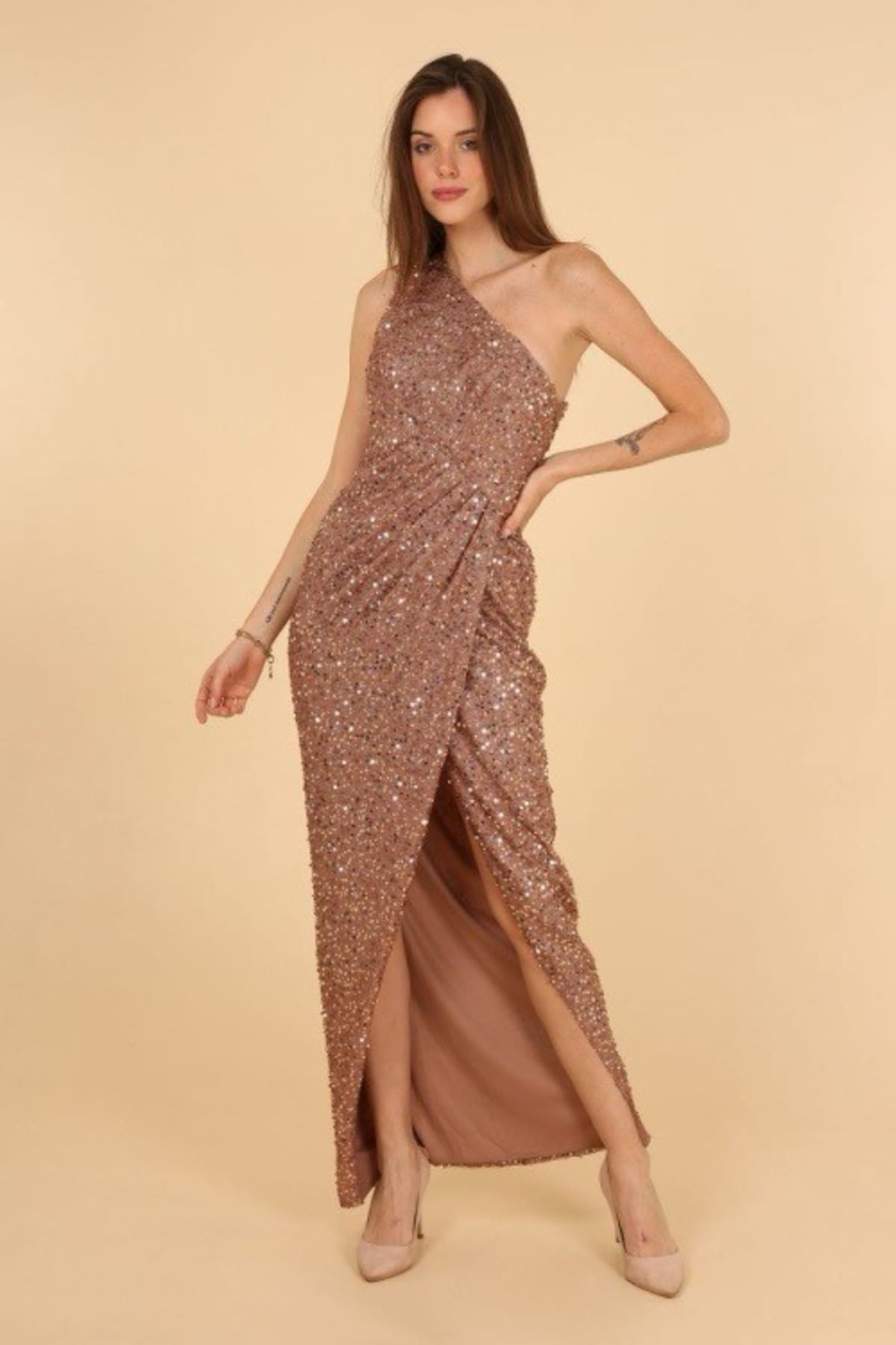Gabrielle — robe 3/4 asymétrique drapé fendue sequins bronze