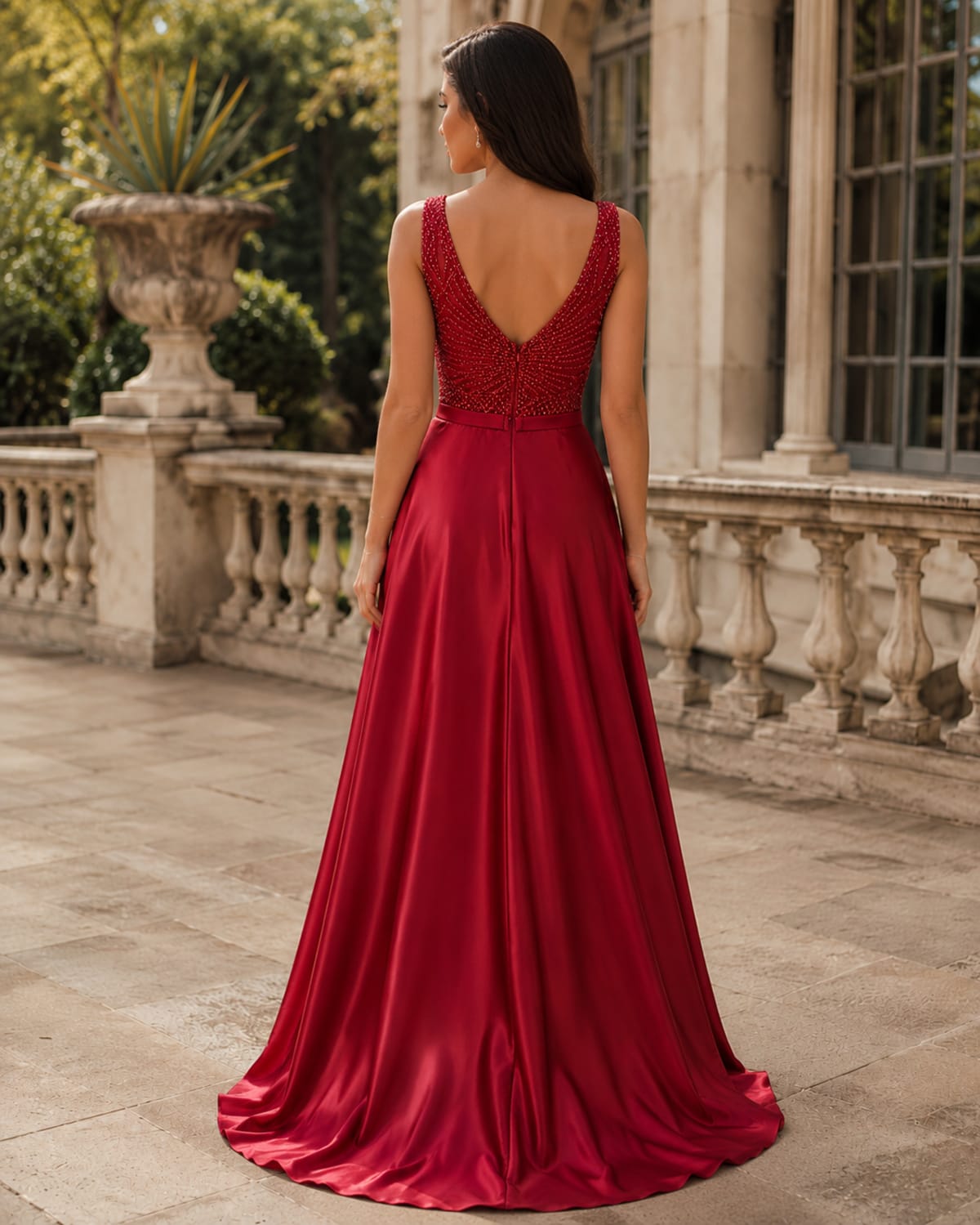 Ciara — robe longue satin fluide décolleté V paillettes perles