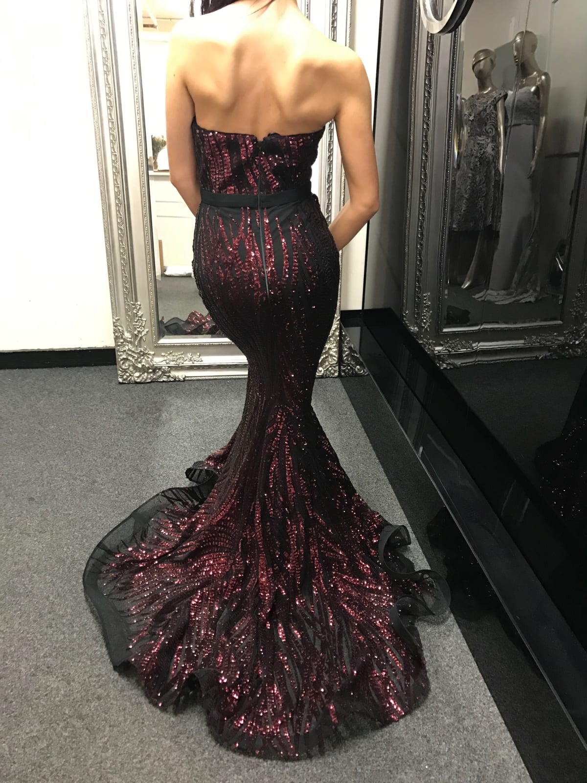 Shanna — robe longue bustier sequins rouge bordeaux