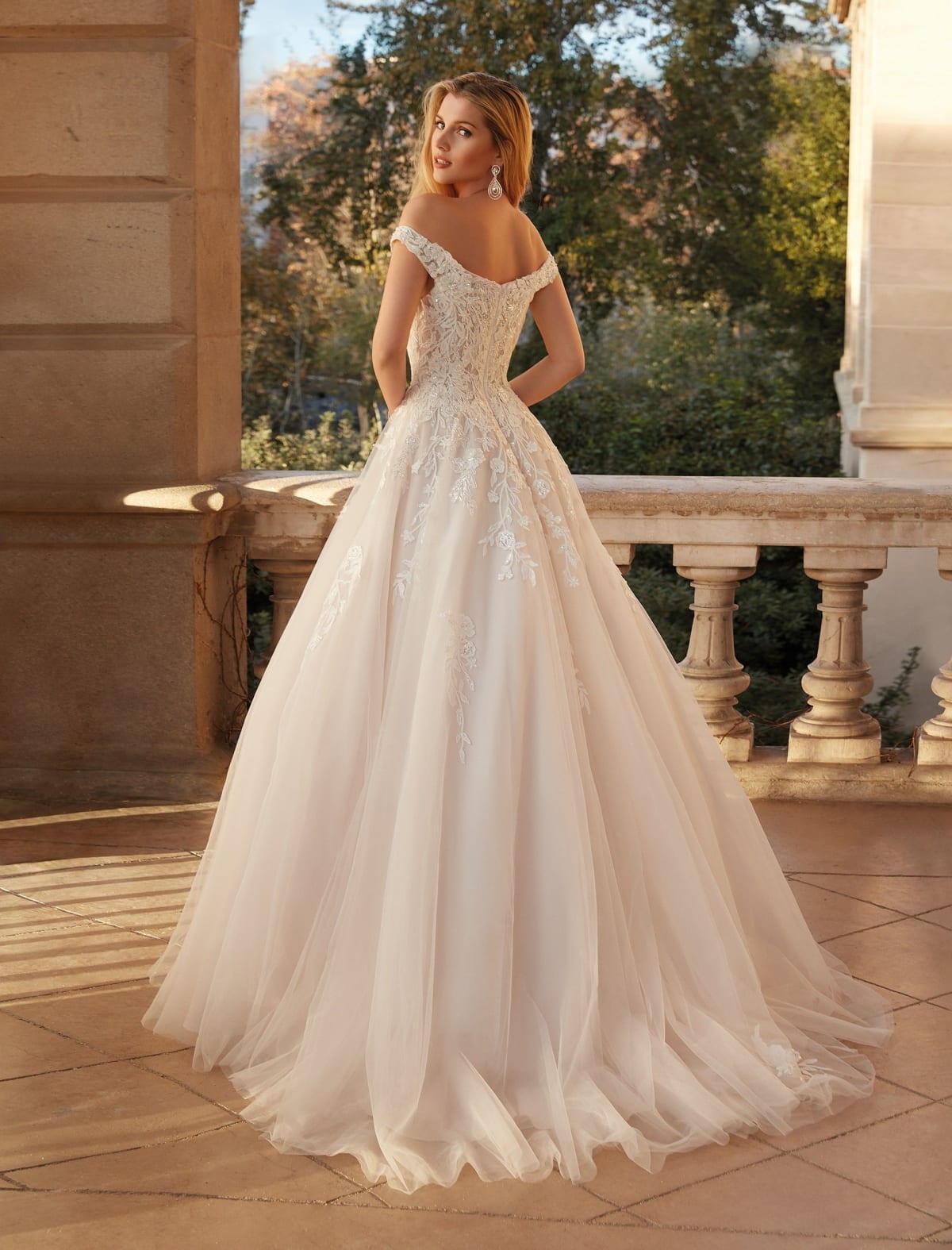 Caroline — robe de mariée longue évasée dentelle et tulle bustier décolleté cœur