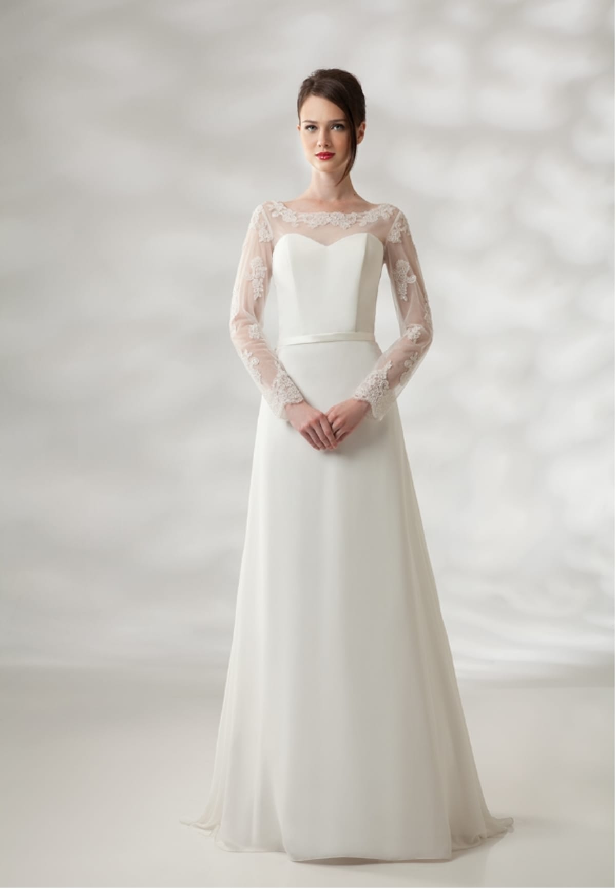 Delphine — robe de mariée longue manches dentelle sequins tulle boutons dos