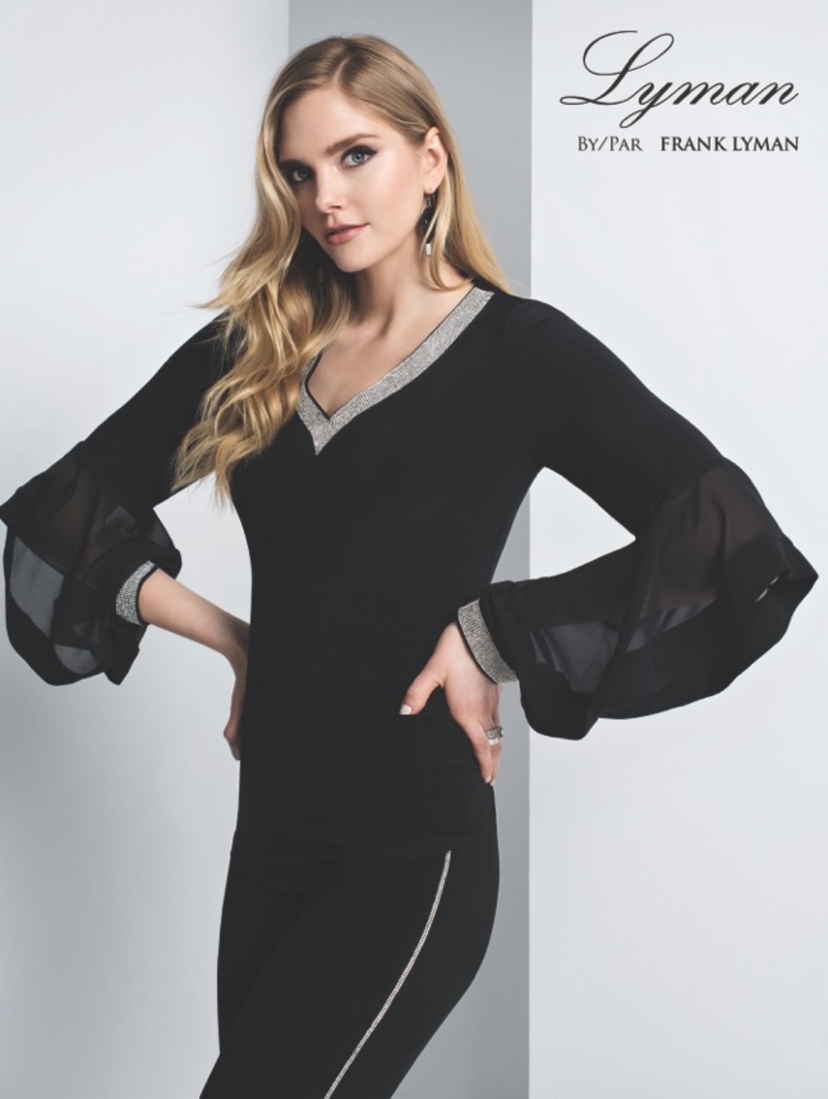 Top Capucine chemisier fluide décolleté V strass manches volants mousseline