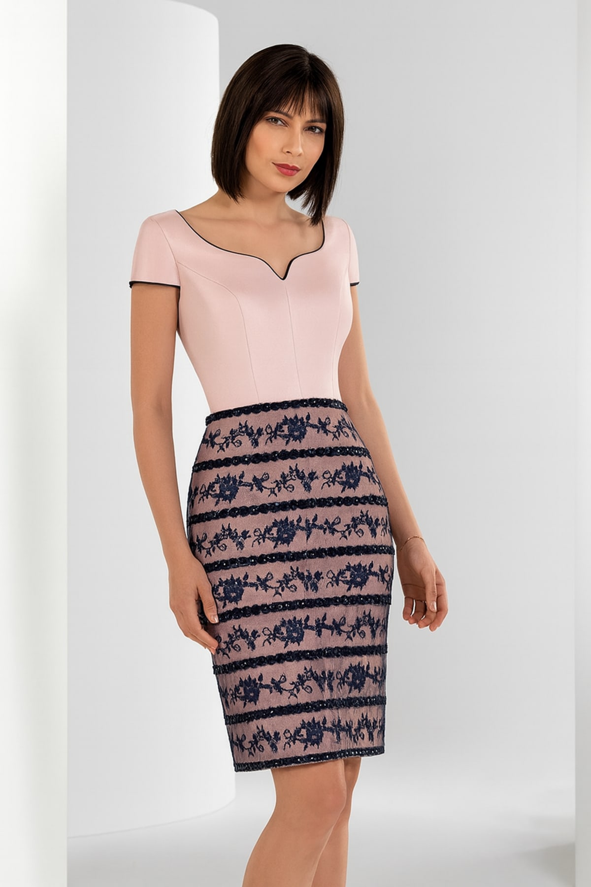 Ewa — robe tailleur 2 pièces satin bleu marine et rose poudré dentelle sequins
