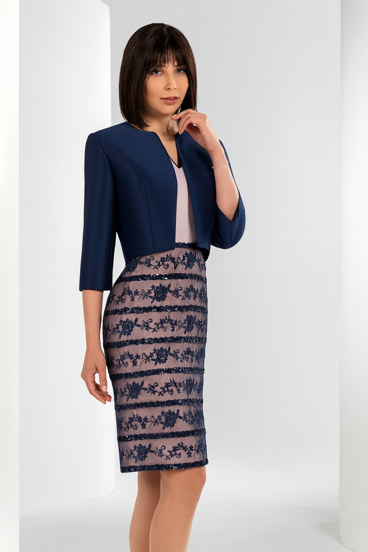 Ewa — robe tailleur 2 pièces satin bleu marine et rose poudré dentelle sequins