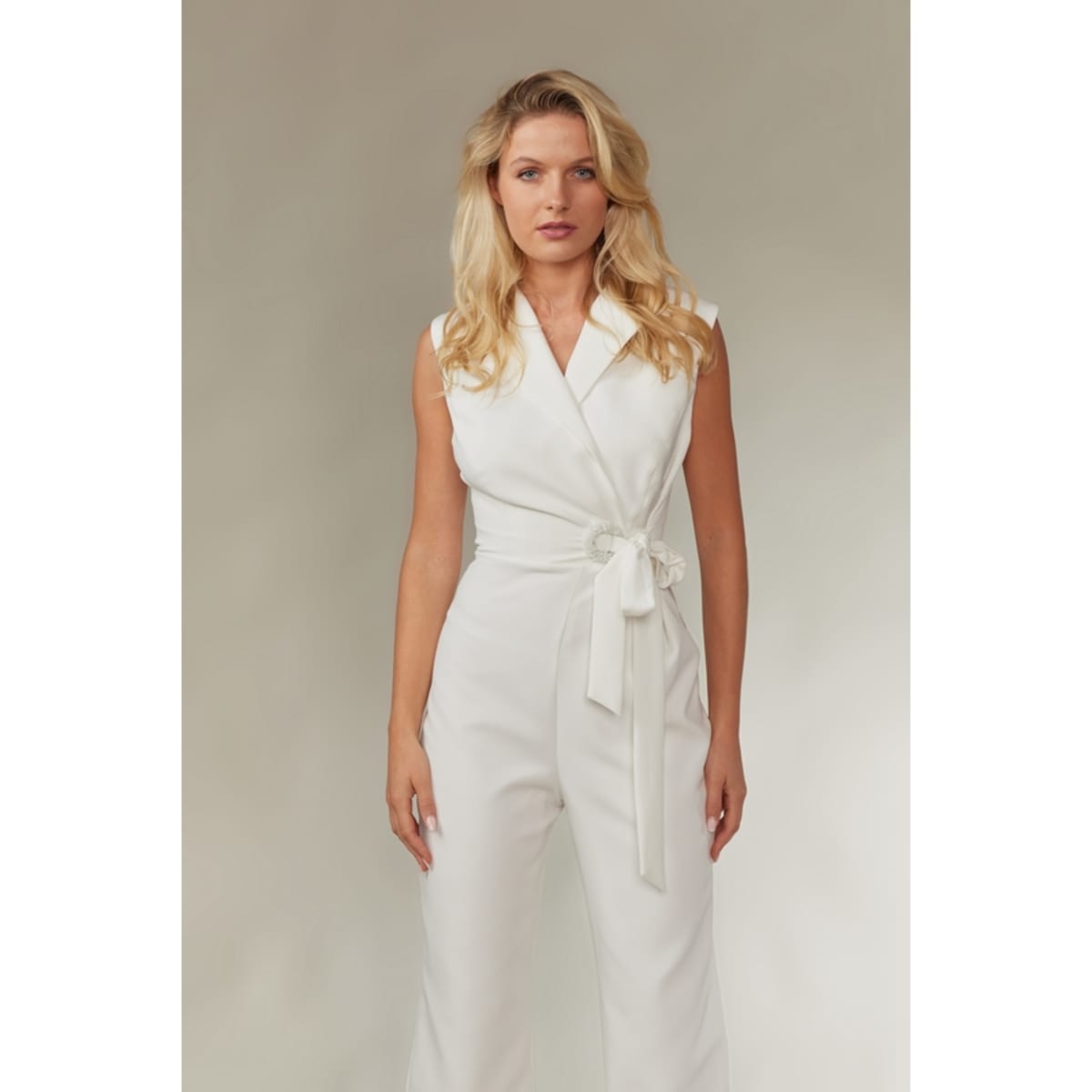 Delila — combinaison pantalon décolleté cache cœur perles ceinture