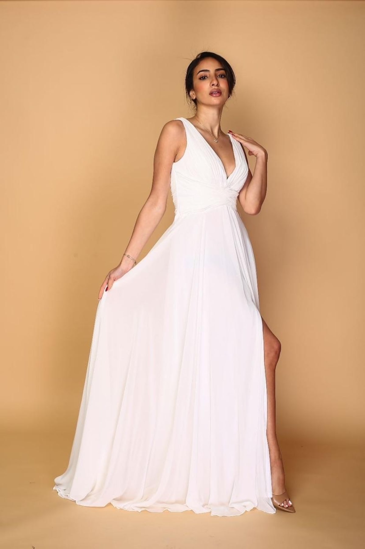 Eglantine — robe longue évasée plissé décolleté V fendue
