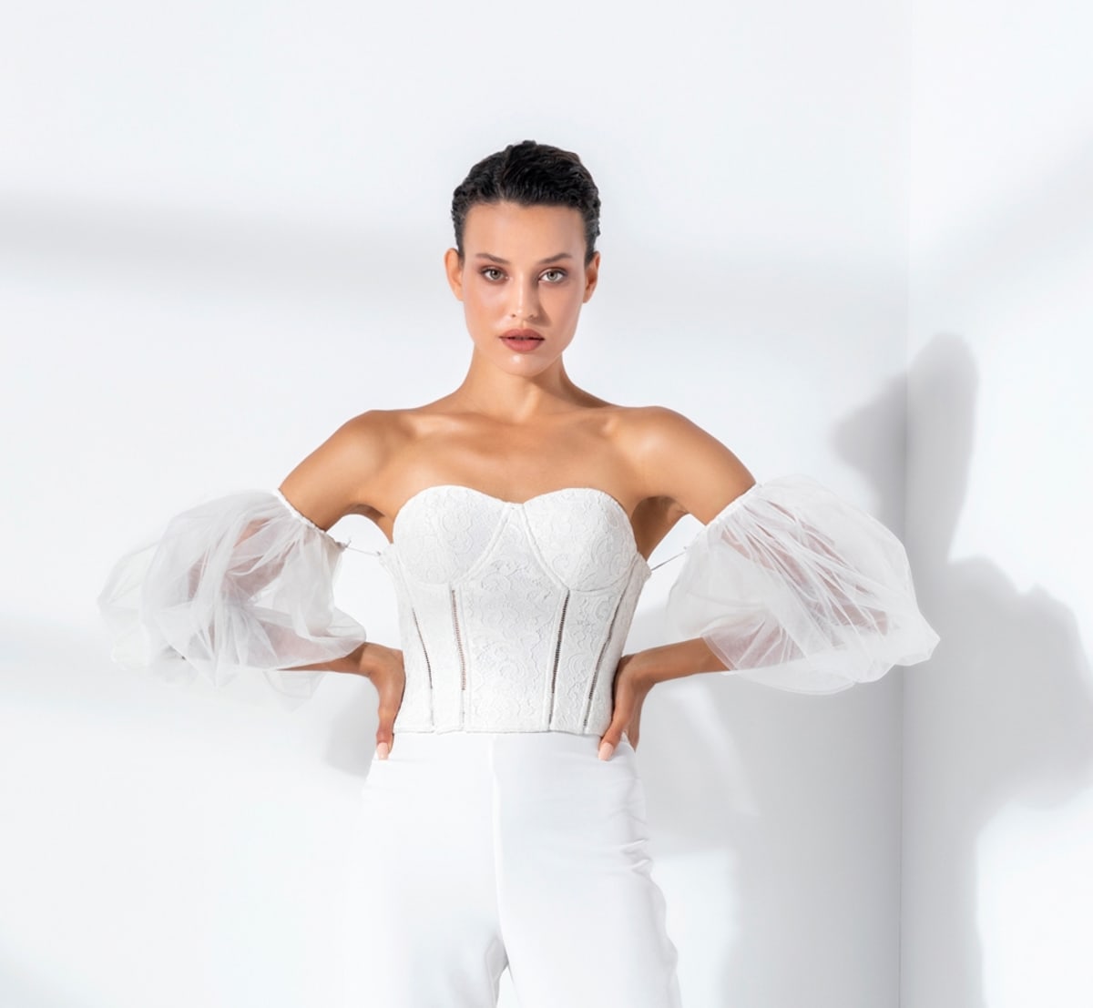 Top bustier Kaylee dentelle corseterie apparente manches tulle amovibles