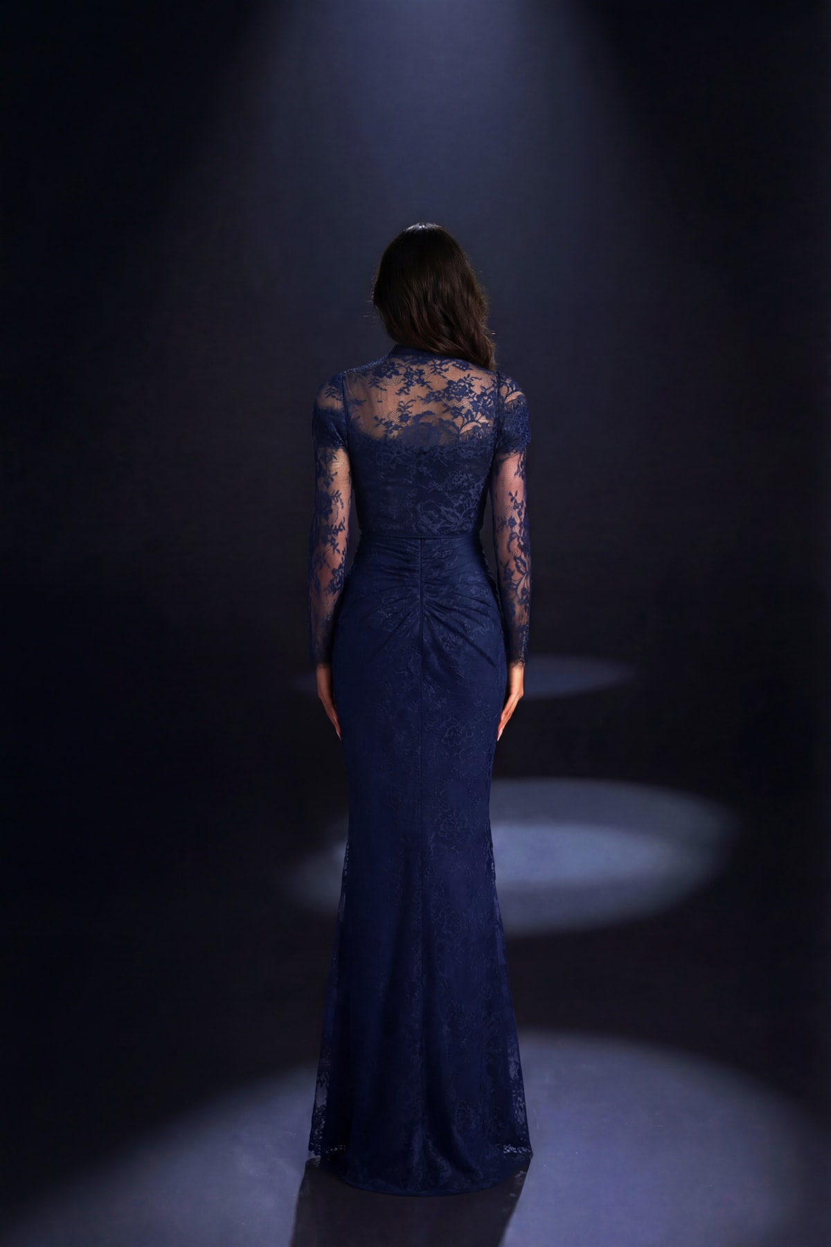 Noémy - Robe longue sirène en dentelle bleu marine avec boléro assorti