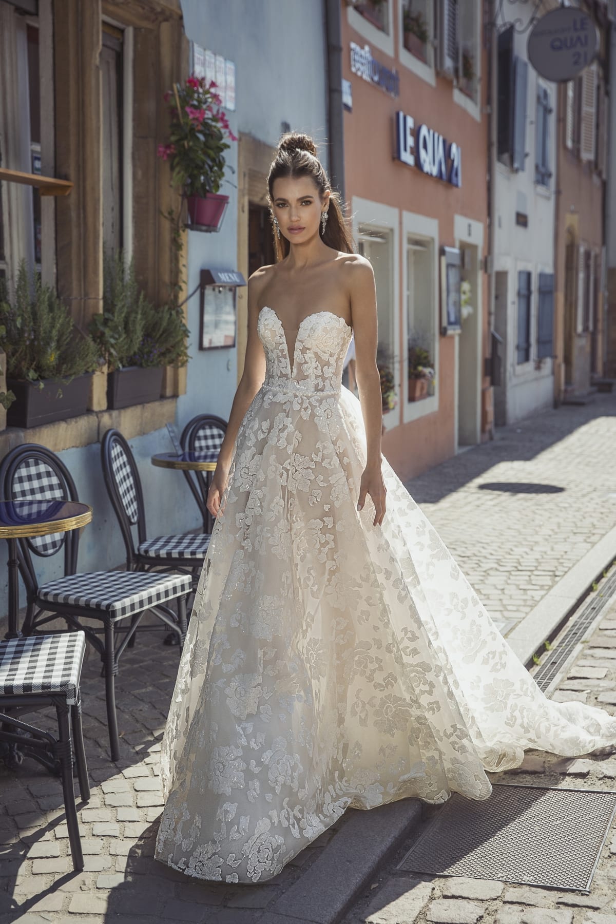 Pamela — robe de mariée longue tulle broderies sequins corset nœud organza perles
