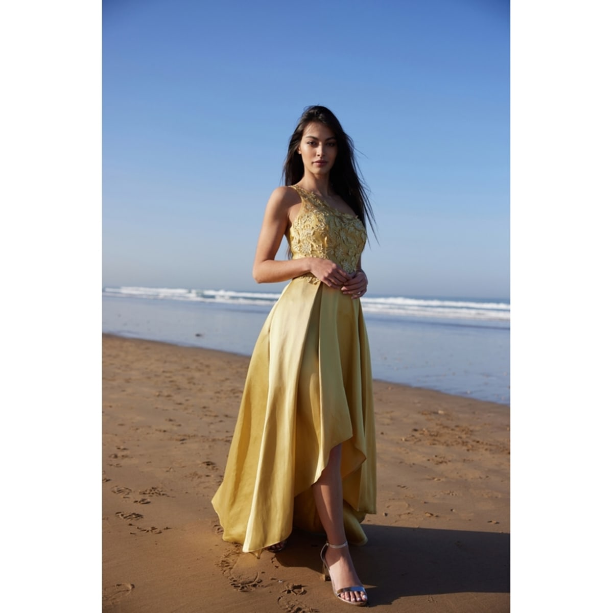 Sia — robe asymétrique bustier perles satin plis