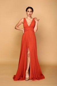 Eglantine — robe longue évasée plissé décolleté V fendue
