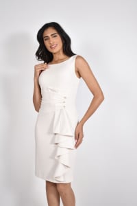 Anita robe cocktail coupe droite taille drapée boutons bijoux