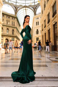 Olivia — robe longue sirène satin doré drapé croisé épaules dénudées