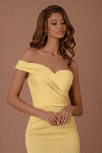 Inaya — robe longue fourreau bustier bretelle asymétrique drapée