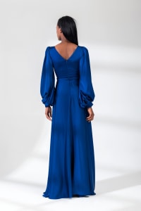 Elizabeth — robe longue fluide satin manches longues