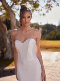 Bustier E540 - bustier en satin coupe coeur et basque en pointe