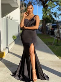 Carmen — robe longue fourreau bustier strass satinée