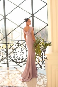 Lya — robe longue fourreau épaules dénudées drappé volants fente