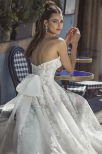 Pamela — robe de mariée longue tulle broderies sequins corset nœud organza perles
