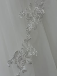 Voile VL4530 long 3 mètres tulle léger broderie florale relief fixation peigne